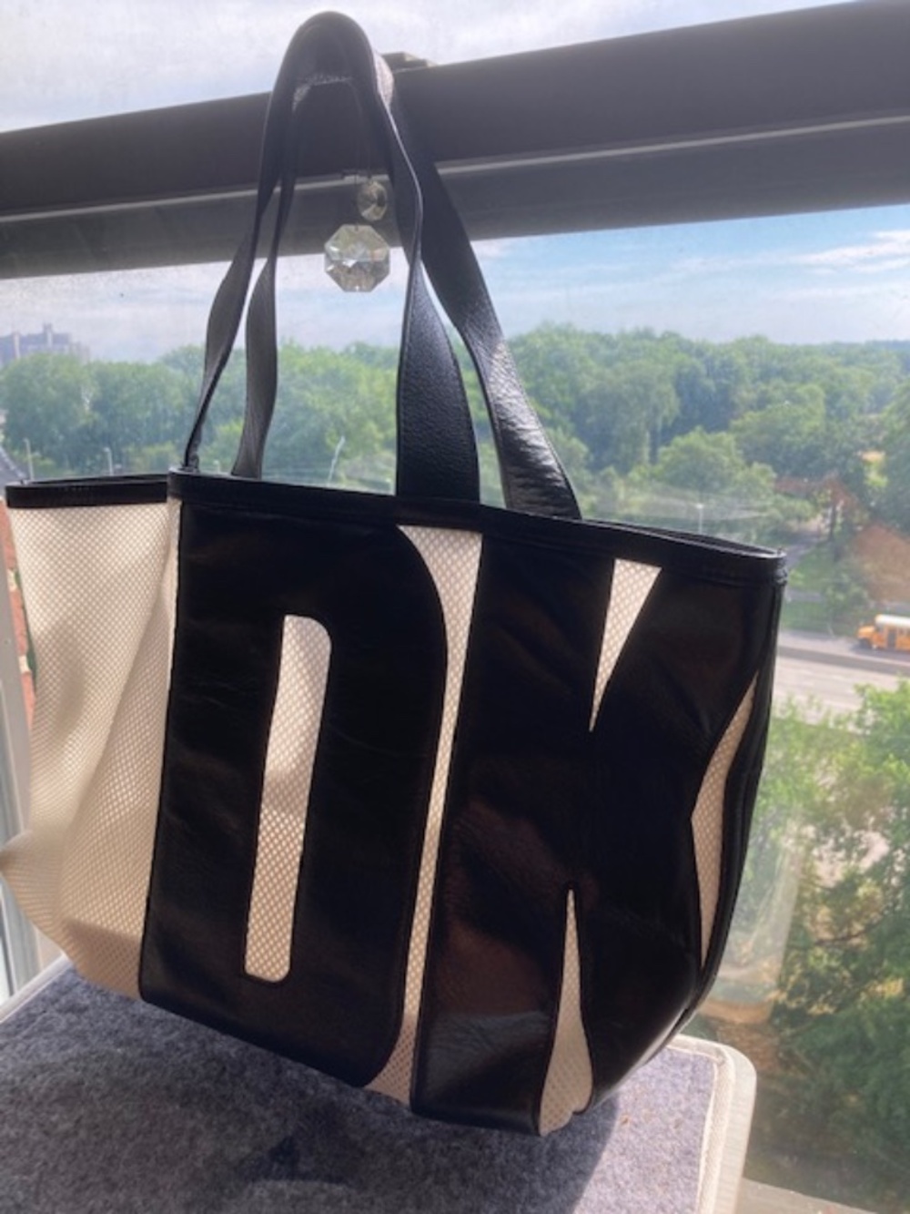 VINTAGE DKNY LOGO BLACK AND WHITE MESH TOTE